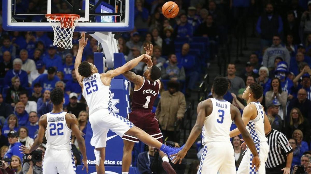 Kentucky forward PJ Washington (25) blocks a shot from Mississippi State Bulldogs Lamar Peters (1) during UK’s 78-65 win at Rupp Arena in Lexington, Ky., Tuesday, Jan. 23, 2018.