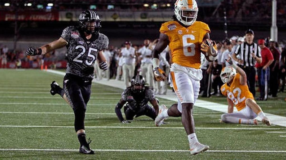Tennessee running back Alvin Kamara (6) scores a touchdown against Virginia Tech during the Volunteers’ win earlier this season at Bristol Motor Speedway in Bristol, Tenn. Kamara will face his former team Saturday when the ninth-ranked Volunteers play host to No. 1 Alabama.