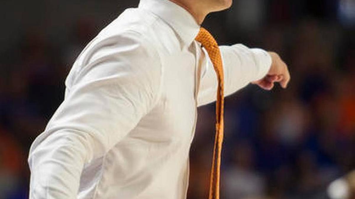 Florida coach Mike White shouts instructions during his team’s 68-66 loss to Vanderbilt in Gainesville on Jan. 21, 2017. The 24th-ranked Gators play host to No. 8 Kentucky on Saturday night.