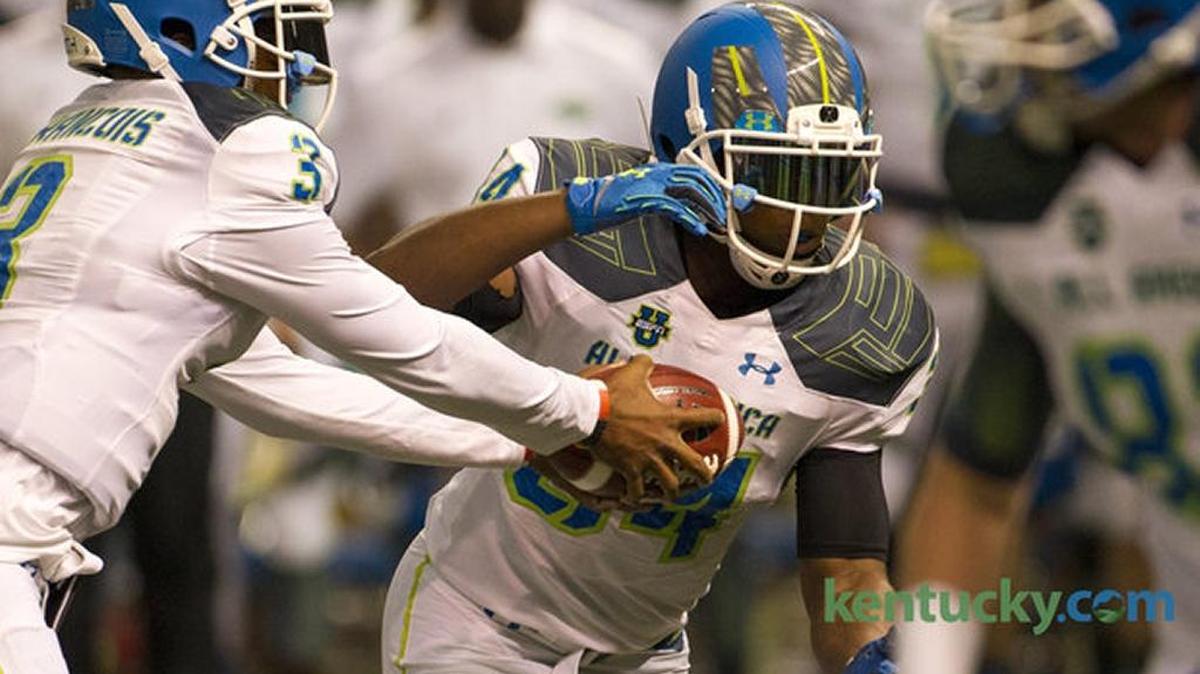 Damien Harris (34) took the hand off from Deondre Francois (3) at the 2015 Under Armour All-America Football game at Tropicana Field in St. Petersburg, Fl on January 2, 2015.