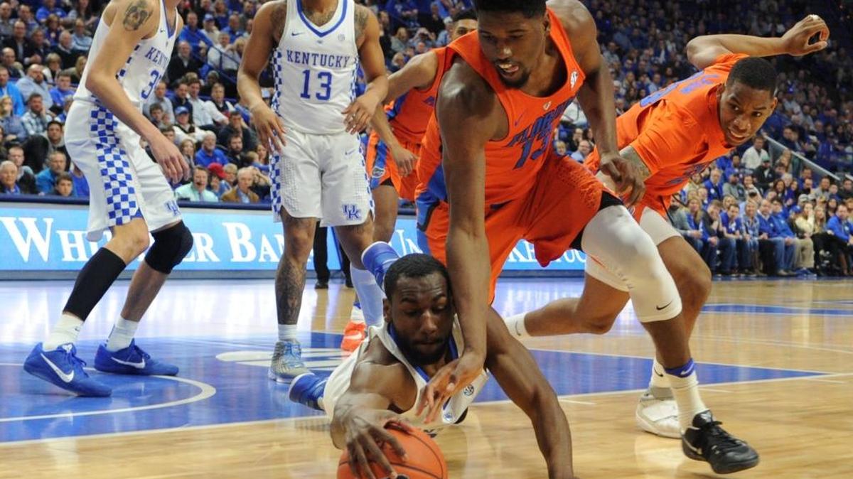 Kentucky’s Dominique Hawkins dives for the ball ahead of Florida’s Kevarrius Hayes during the first half of UK’s 76-66 win over Florida at Rupp Arena in Lexington, KY on Saturday, Feb.25, 2017.
