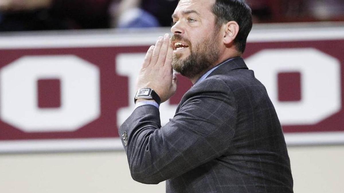 Manhattan Coach Steve Masiello instructed his team during its 76-64 loss to Eastern Kentucky in Richmond last season.