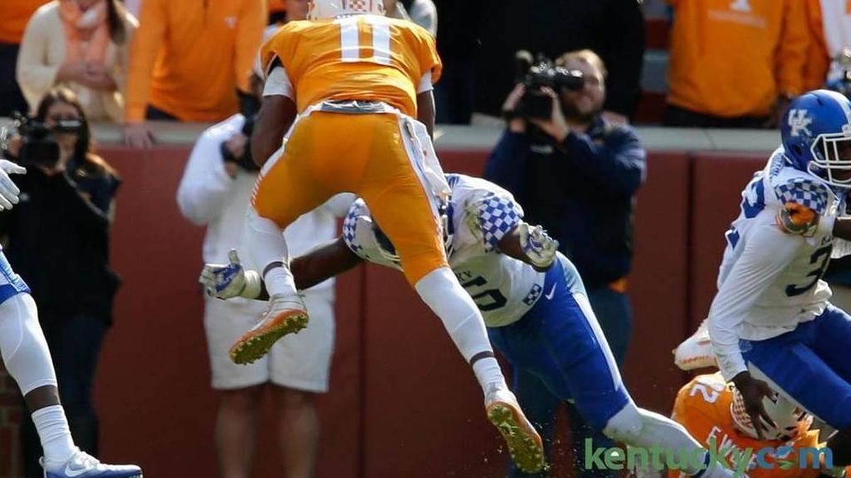 Tennessee quarterback Joshua Dobbs (11) went over the top for a first-quarter touchdown.
