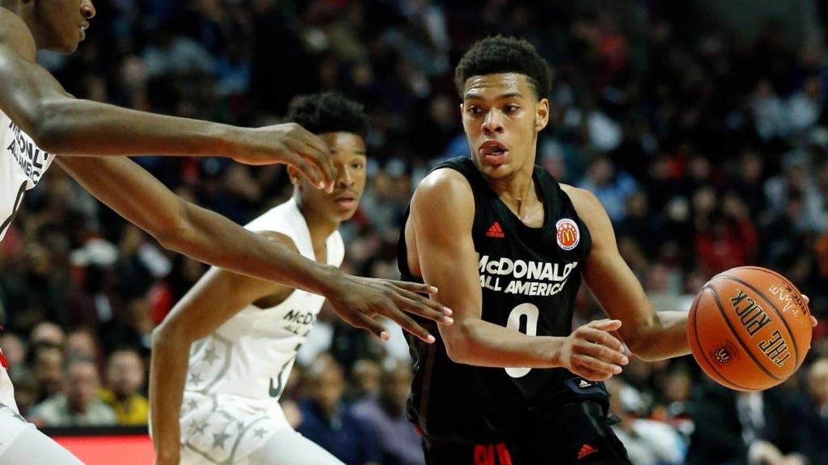 Kentucky basketball signee Quade Greene, right, drives on Michigan State signee Jaren Jackson Jr.,during the second half of the McDonald’s All-American boys high school basketball game in Chicago, Wednesday, March 29, 2017.