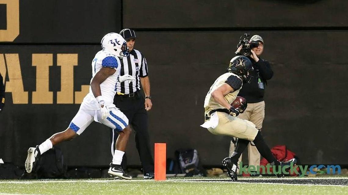 Vanderbilt’s Caleb Scott scores on a 37-yard touchdown pass from Kyle Shurmur on a trick play in Vandy’s 21-17 win over Kentucky last year in Nashville. The two teams play this Saturday at Commonwealth Stadium.