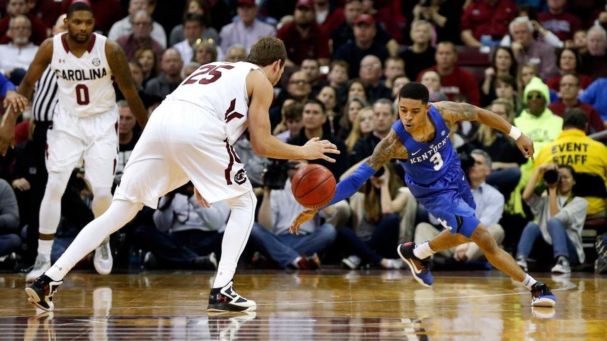 Kentucky Wildcats guard Tyler Ulis (3) went for a steal on South Carolina Gamecocks forward Mindaugas Kacinas (25) during Kentucky’s 89-62 win at South Carolina on Saturday, Feb. 13, 2016.