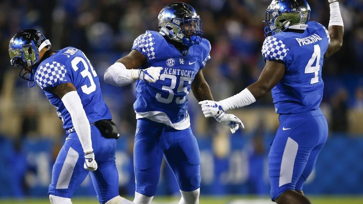 Kentucky linebacker Jordan Jones (34), defensive end Denzil Ware (35) and linebacker Joshua Paschal (4) celebrate in the fourth quarter of UK’s 29-26 win over the Tennessee Volunteers at Kroger Field in Lexington, Ky., Saturday, Oct. 28, 2017.