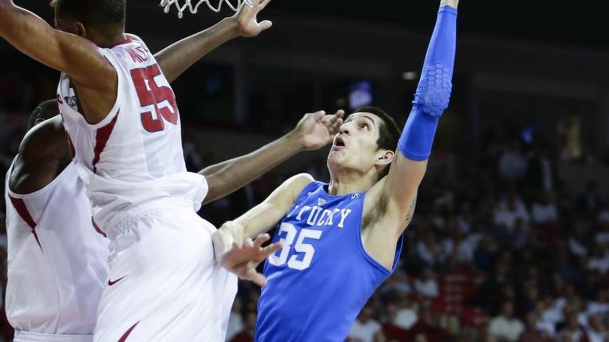 Kentucky Wildcats forward Derek Willis (35) scored inside as Kentucky played Arkansas on Thursday January 21, 2016 in Fayetteville, AR.