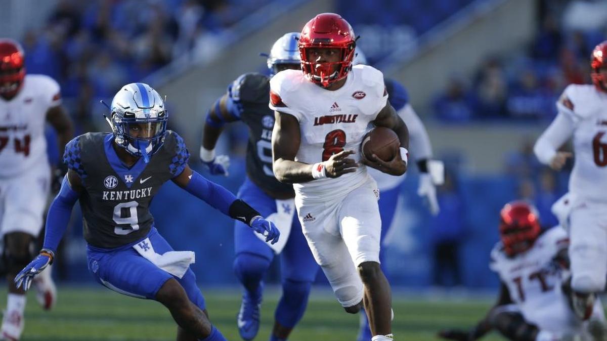 Louisville Cardinals quarterback Lamar Jackson (8) runs downfield during the Cards’ 44-17 win over the Kentucky Wildcats during the Governor's Cup at Kroger Field in Lexington, Ky., on Saturday, November 25, 2017. Jackson announced Friday he is declaring for the 2018 NFL draft.