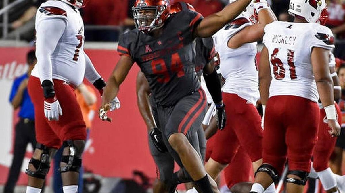 Houston defensive end Cameron Malveaux (94) celebrates his fumble recovery during the first half of the Cougars’ 36-10 win over Louisville on Thursday, Nov. 17, 2016, in Houston.