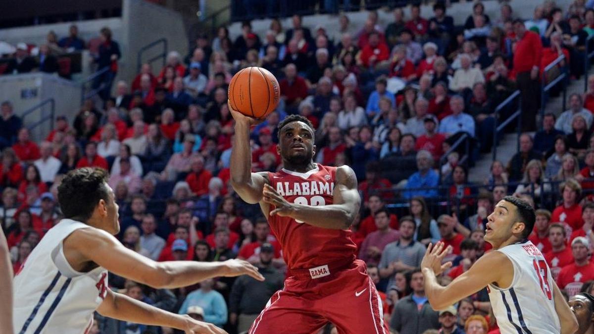 Alabama guard Retin Obasohan (32) shoots the ball during the second half of an NCAA college basketball game against Mississippi in Oxford, Miss., Thursday, Jan. 7, 2016. Mississippi won 74-66.