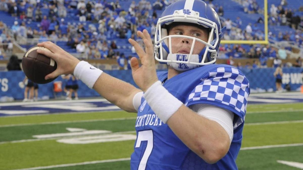 Kentucky quarterback Drew Barker throws on the sideline just before kickoff of the UK-New Mexico State football game at Commonwealth Stadium on Saturday, Sept. 17, 2016. Injured in that game, Barker missed the remainder of the season after undergoing back surgery. He has returned for limited work during UK’s spring drills.