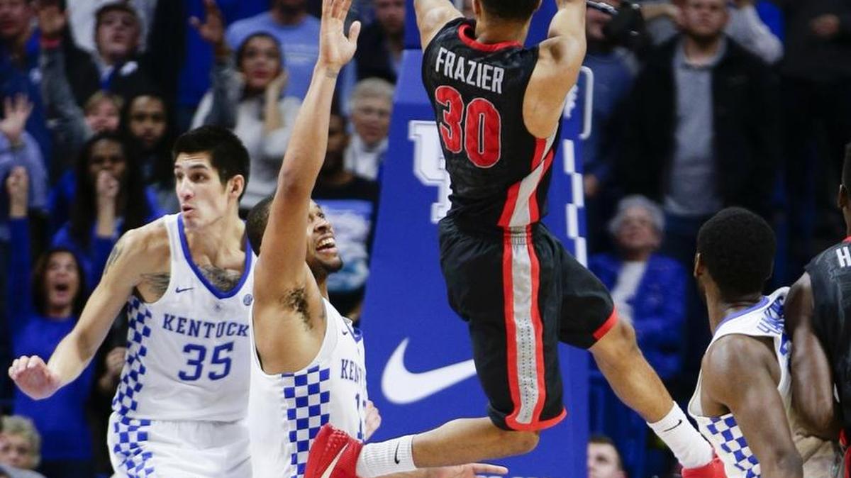 Georgia guard J.J. Frazier (30) had a good look in the last seconds of regulation but couldn’t convert as Kentucky defeated Georgia 90-81 in overtime on Tuesday, January 31, 2017 at Rupp Arena in Lexington, Ky.
