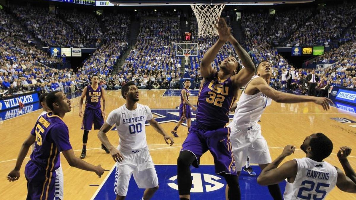 Kentucky forward Skal Labissiere (1) blocked a shot by LSU forward Craig Victor II (32) in the first half of the LSU at Kentucky men's basketball game at Rupp Arena in Lexington, Ky, on March 5, 2016.